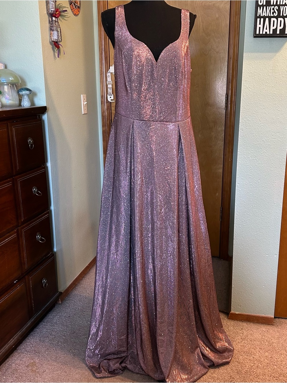 B. Smart mauve metallic shimmer sleeveless gown sweetheart neck tulle skirt 14W